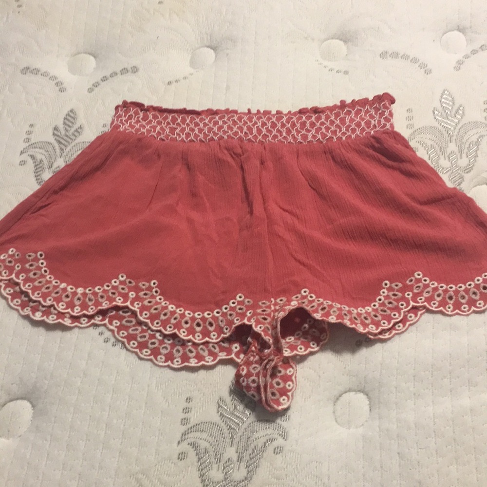 Frilly short shorts. Beautiful design.